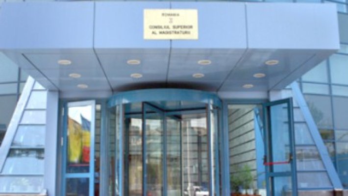 Peste 1.300 de candidaţi concurează pentru 120 de posturi de grefieri